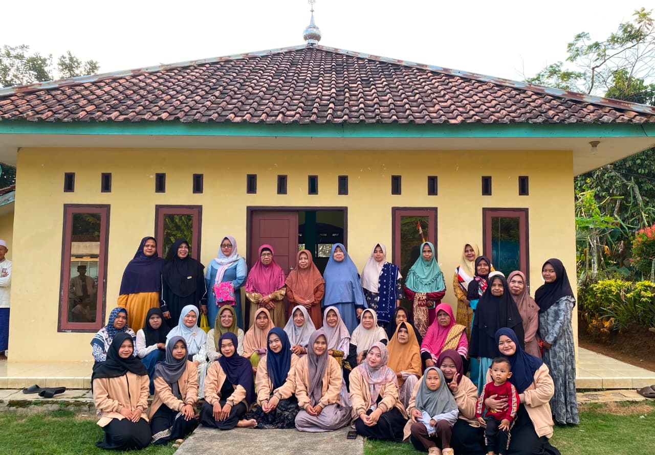 Edukasi Fikih Shalat dan Haid, Mahasiswa KKN UNUGHA Gelar Pengajian Rutin Bersama Warga Desa Matenggeng Edukasi Fikih Shalat dan Haid, Mahasiswa KKN UNUGHA Gelar Pengajian Rutin Bersama Warga Desa Matenggeng